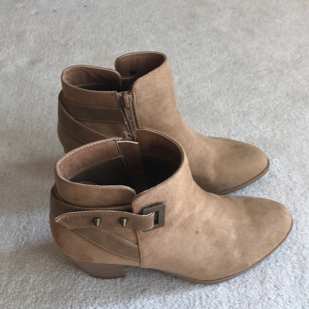 Tan small heeled shoes